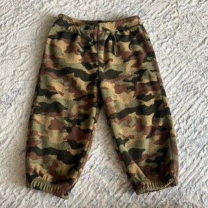 18M camo joggers / sweetpants